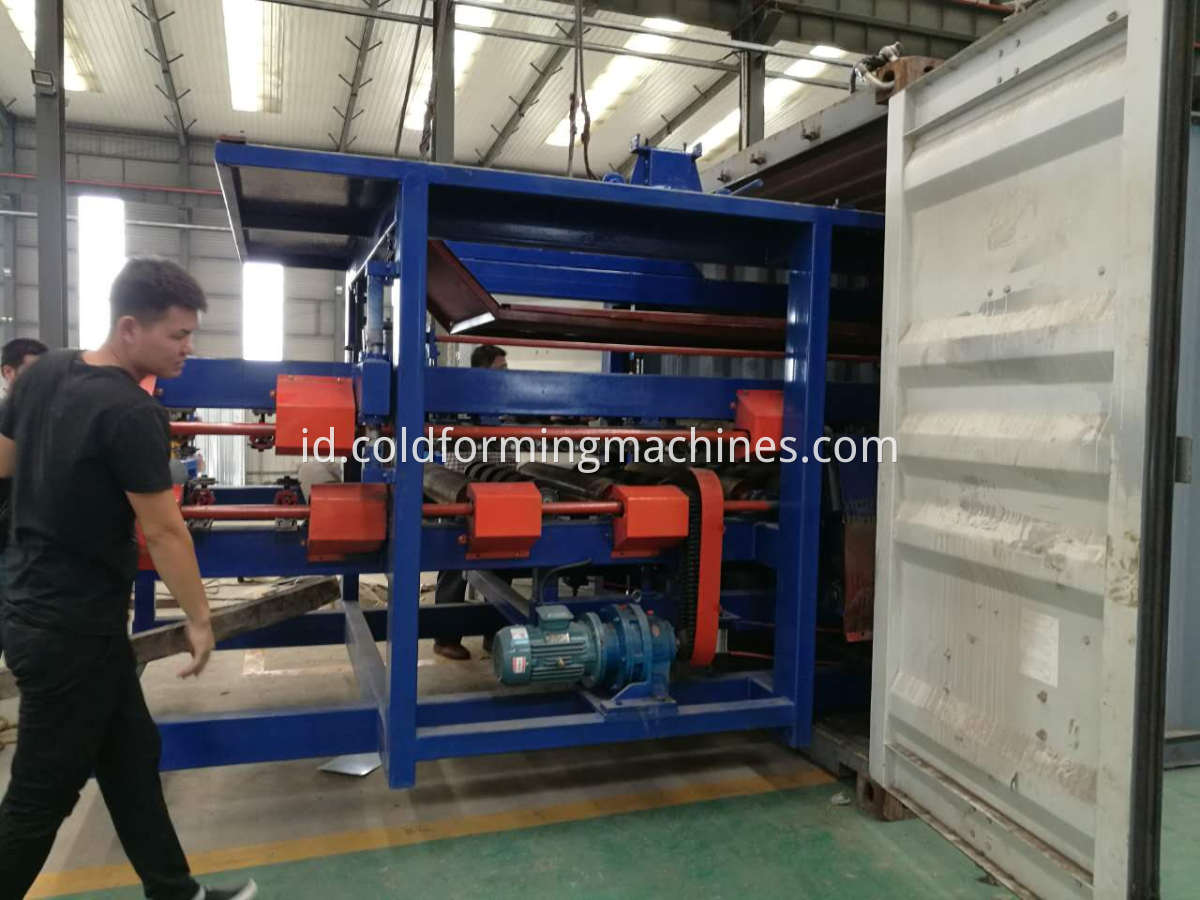 Loading Sandwich panel machine